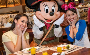 Breakfast with Disney Characters At Hong Kong Disneyland