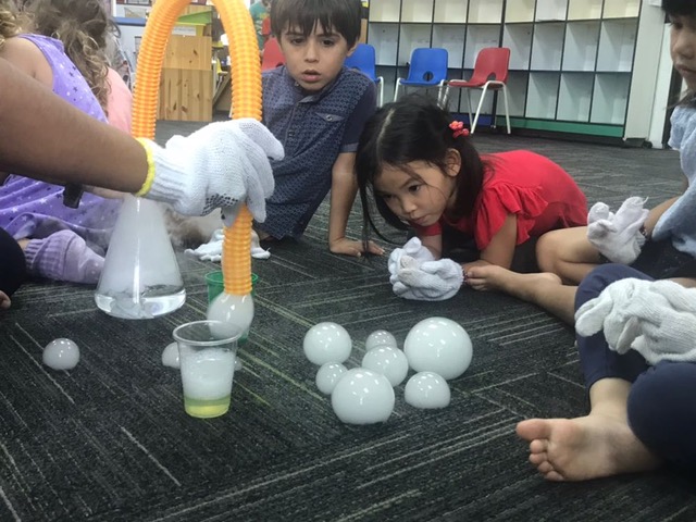 Making Bubbles Newtonshow Singapore