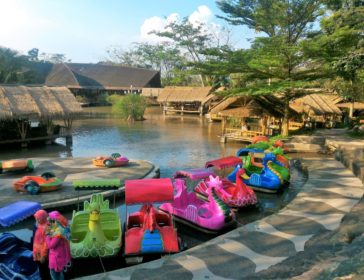 Sundanese Lakeside Dining At Rumah Air In Jakarta