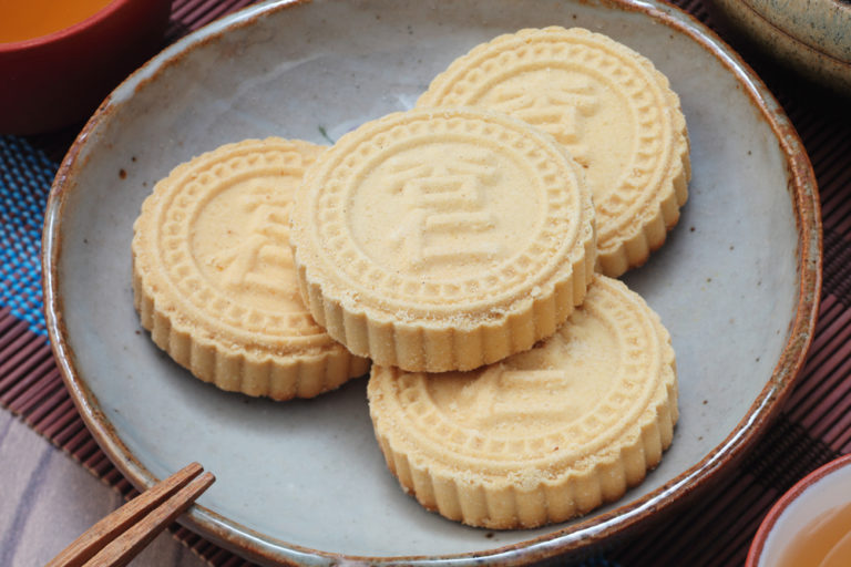 almond cookies in Macau