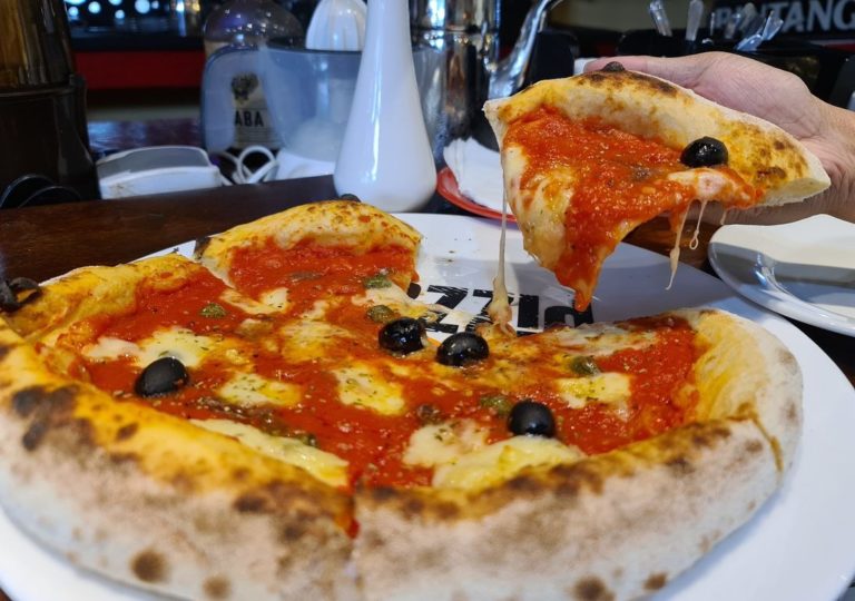 Italian Pizza Kids Friendly Restaurants Jakarta Mike Pizza