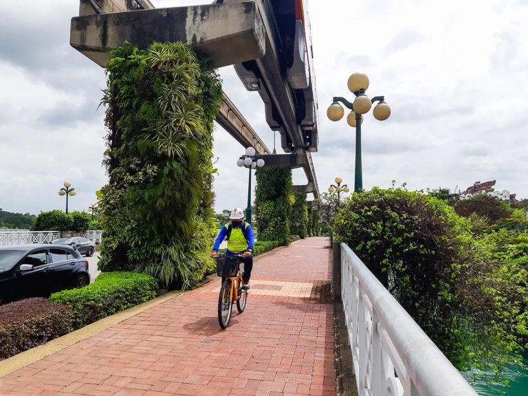Cycling-Track-In-Sentosa-Singapore