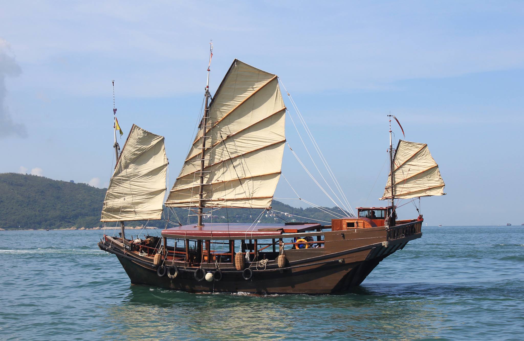 Jubilee Junk boat rentals for kids in Hong kong