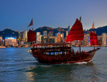 Aqua Luna Harbour Cruise In Hong Kong
