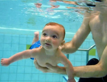 Baby_swimming