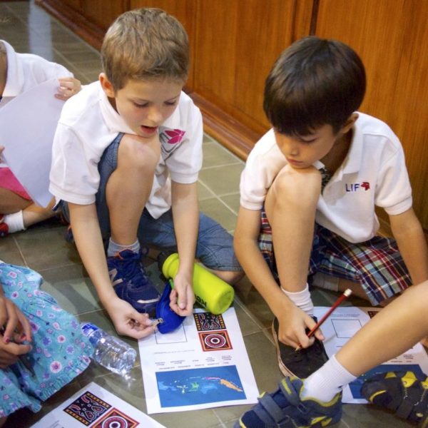 Lycée Français Jakarta Students Reading