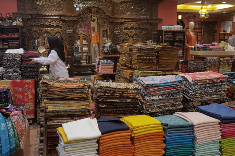 Pasar Mayestik: Fabric Market In Jakarta