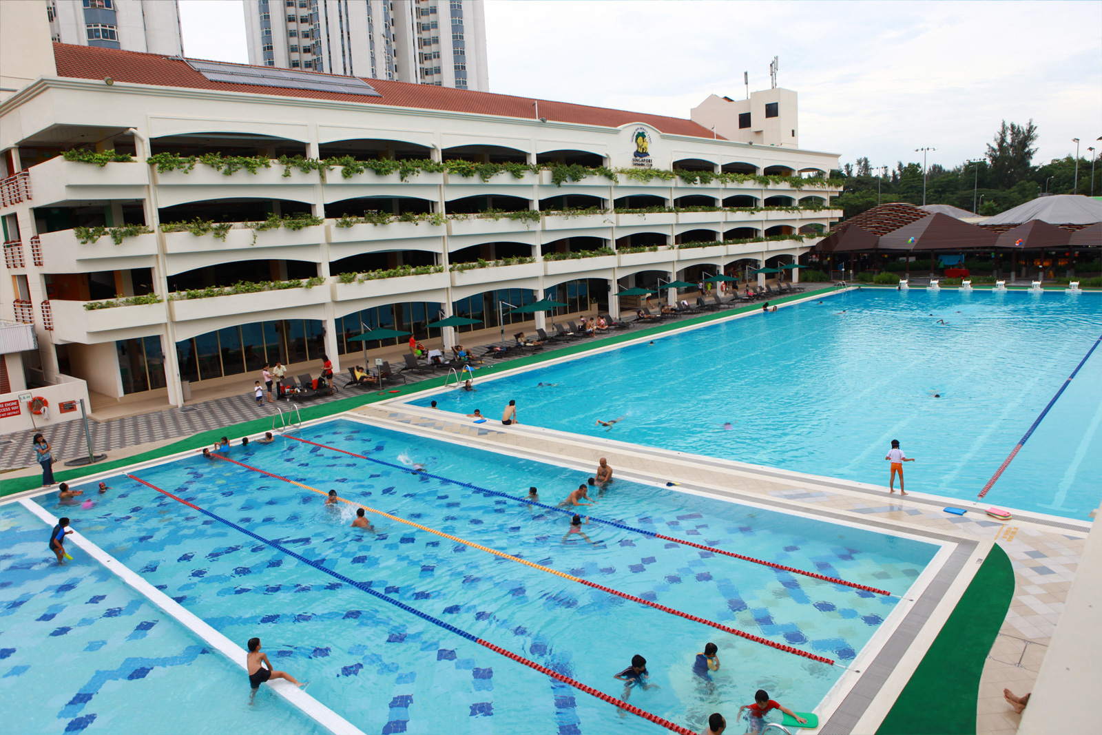 Swim with kids at SINGAPORE SWIMMING CLUB, Singapore