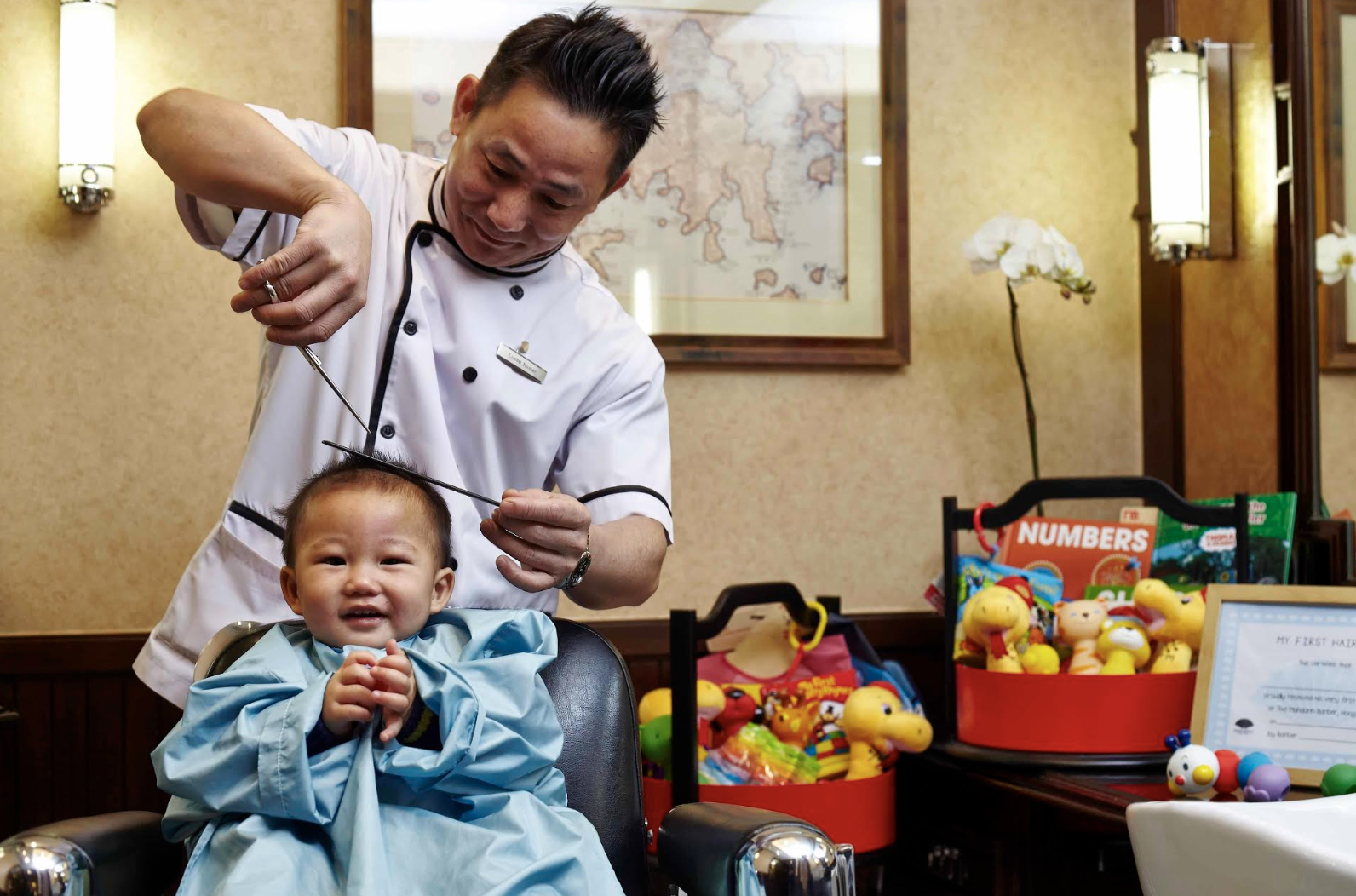 Mandarin Barber hair salon in Hong Kong