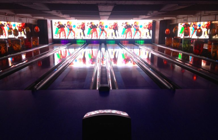 10 End Of School Year Party Ideas - Tiktiki Bowling Bar