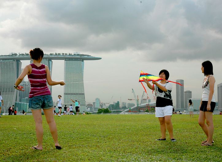 Top 10 Free Adventures In Singapore - KITE FLYING At MARINA BARRAGE