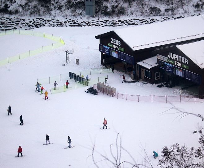 Top-5-Ski-Trips-In-South-Korea-High1-Ski-Resort