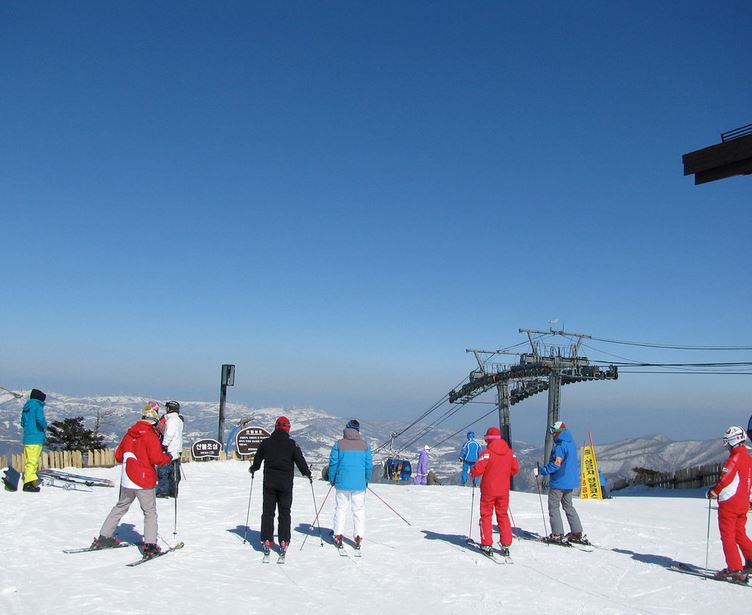 Top-5-Ski-Trips-In-South-Korea-Yong-Pyong-Ski-Resort