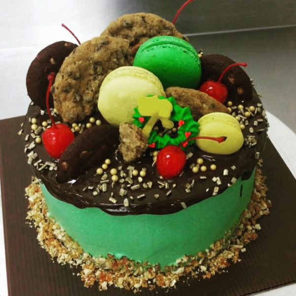Cake With Macarons From Torta Dolce Jakarta