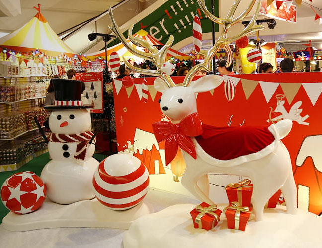 Christmas Lights At Log-On, Hong Kong