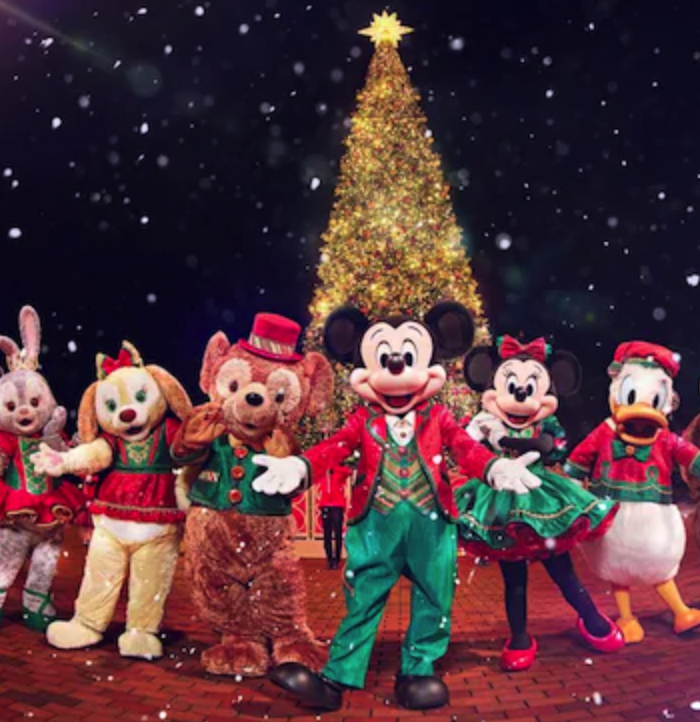 HONG KONG DISNEYLAND: A Magical Twilight Snowfall