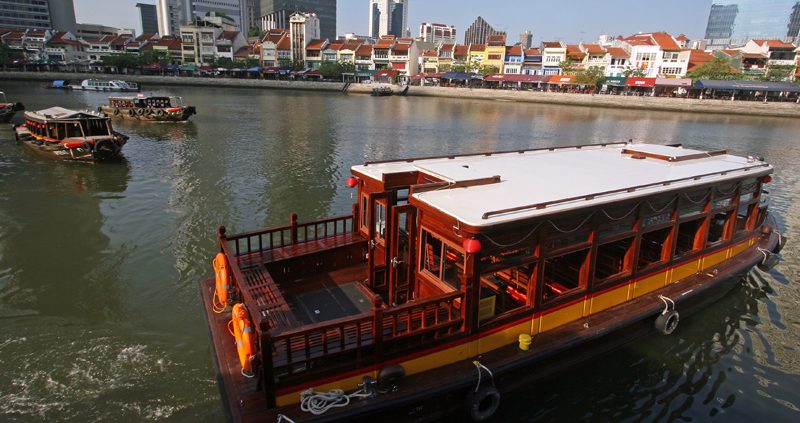 Traditional bum boat and river cruise in Singapore