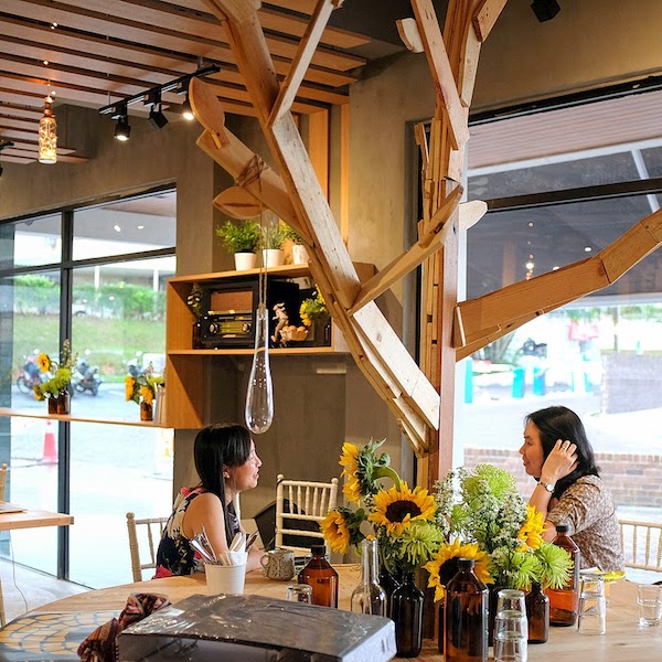 Yellow Brick Road And The Wicked Pancake Parlour In Kuala Lumpur