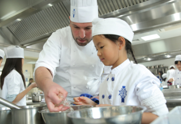 Cook With The World Renown Le Cordon Bleu