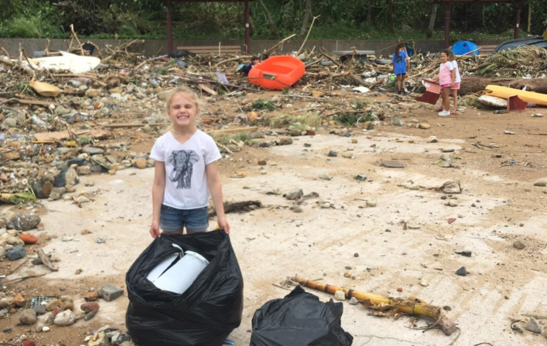 Beach-Cleanups-Hong-Kong-Family