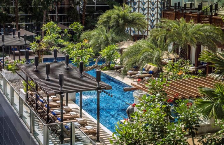 Pool Four Season Jakarta Staycation Deals