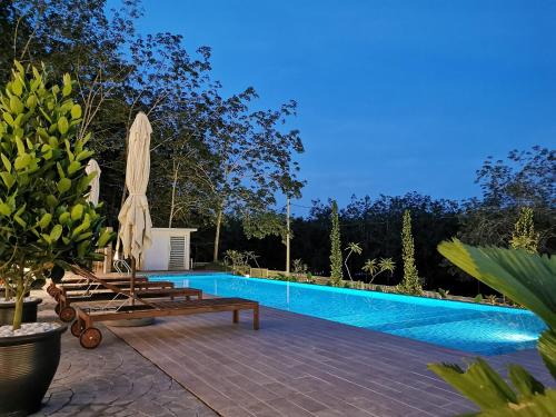 THE RUBBER ESCAPE (Malacca)