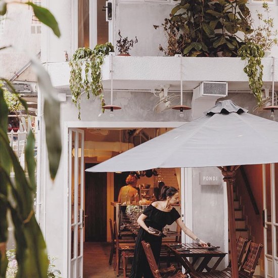 unique alfresco dining in hong kong