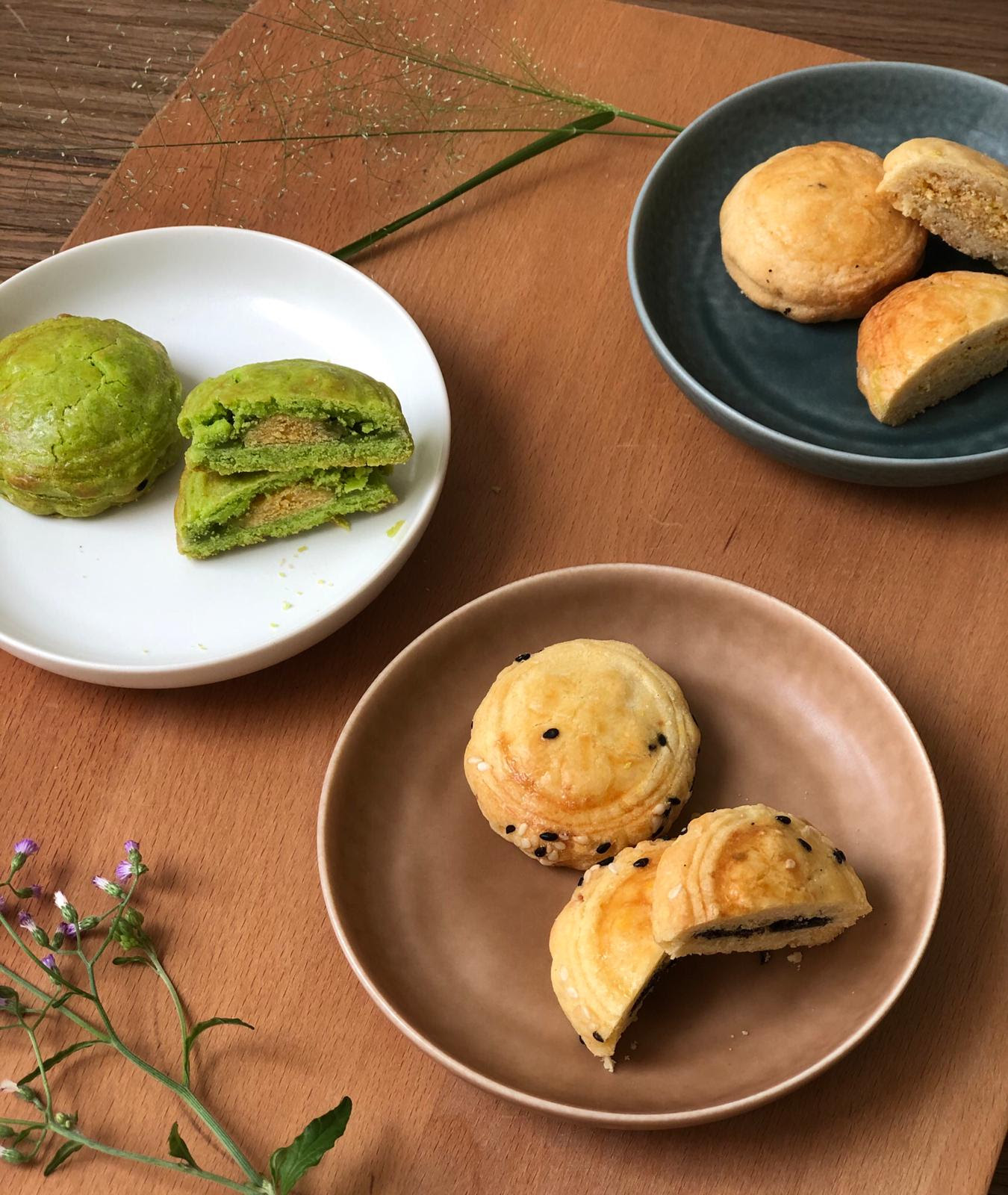 Support HK's Local Community With Mooncookies