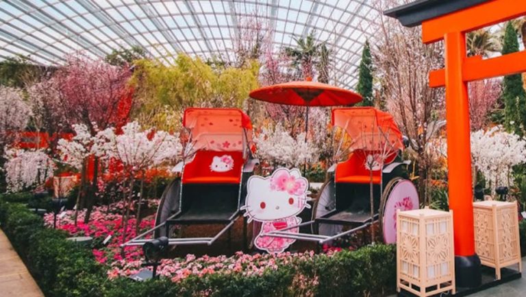 Sakura-Hello-Kitty-At-Gardens-By-The-Bay-Singapore