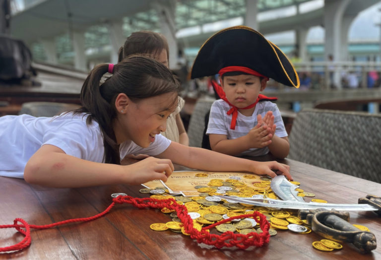 Aqua Luna Pirate Cruises In Hong Kong