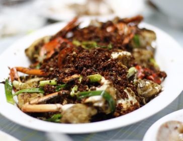 Hong Kong Sampan Fishing Boat Guided Dinner Experience!