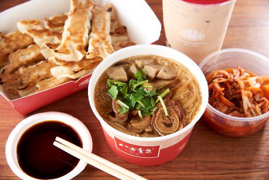 Amazing Dumpling Chain Taking Over Hong Kong!
