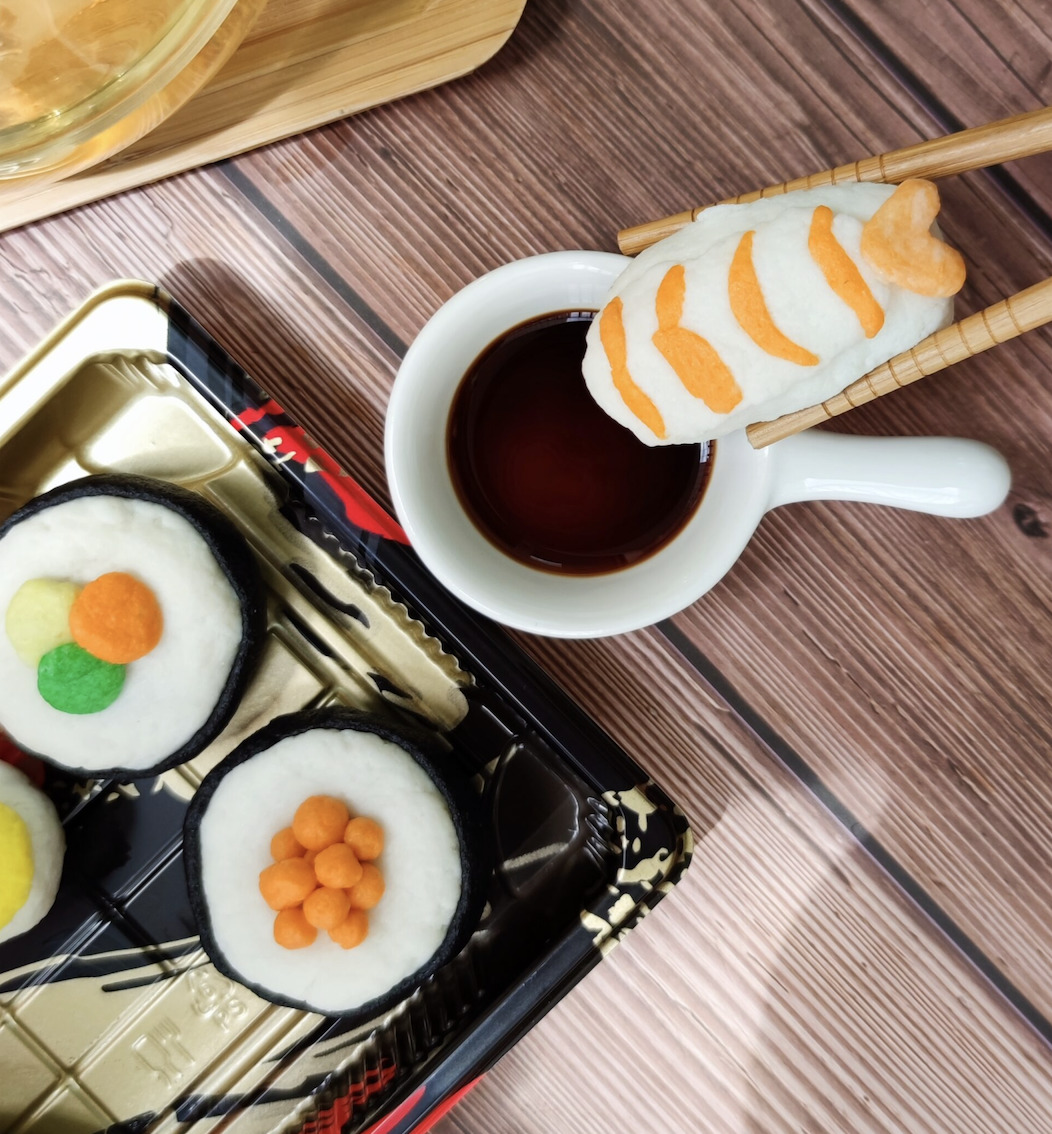 Kids-Learn-To-Make-Sushi-Mooncake