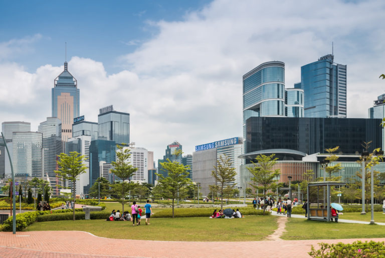 Picnic with the kids at Tamar Park Hong-Kong