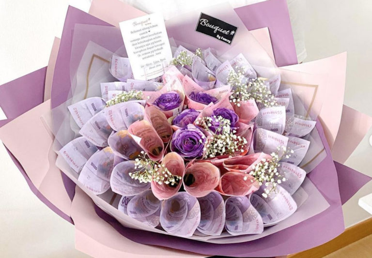 Money Bouquet and cakes grad gifts jakarta