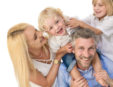 BLACK FRIDAY GIVEAWAY: 10 Family Photoshoots Up For Grabs From Venture Studios!