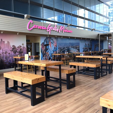 Cadillac Bar & Grill: Happy Hour With Rooftop Terrace In Causeway Bay