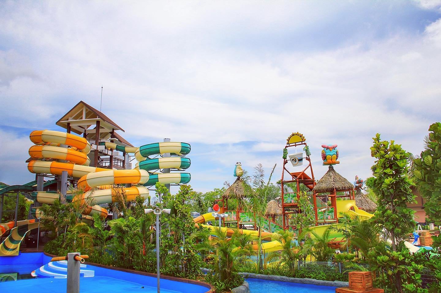 Carey riverine hotel pulau Staycation at