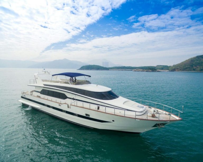 Luxury Yachts And Sail Boat Rentals Hong KOng